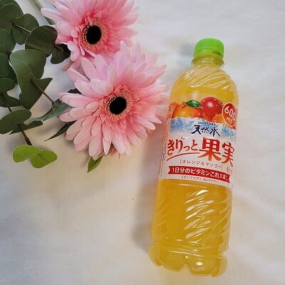 「サントリー天然水 きりっと果実 オレンジ＆マンゴー 600ml」