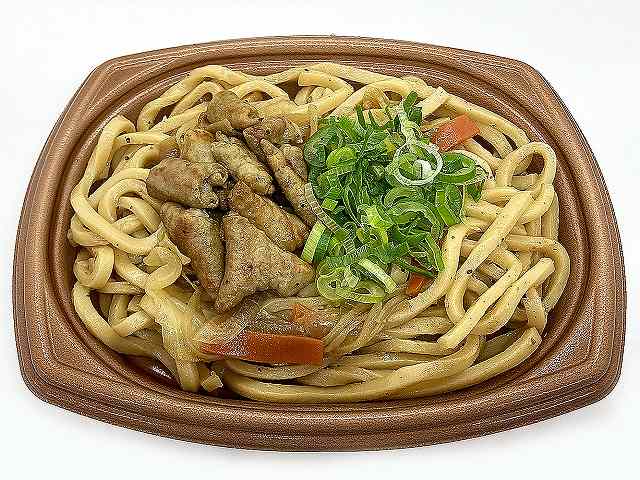 塩ホルモンのおつまみ　焼うどん