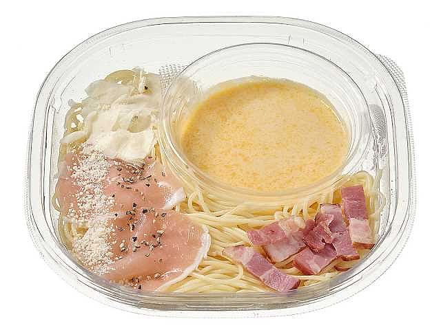 冷製パスタ　生ハムとベーコンのカルボナーラ