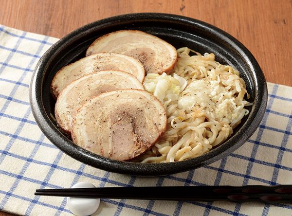 盛りすぎ！満腹濃厚豚ラーメン